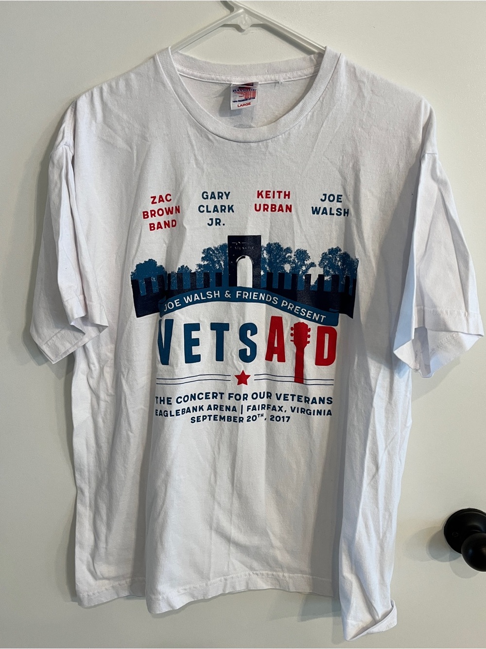 Men’s Size Large Vintage 2017 Vets Aid Concert Bayside Tee